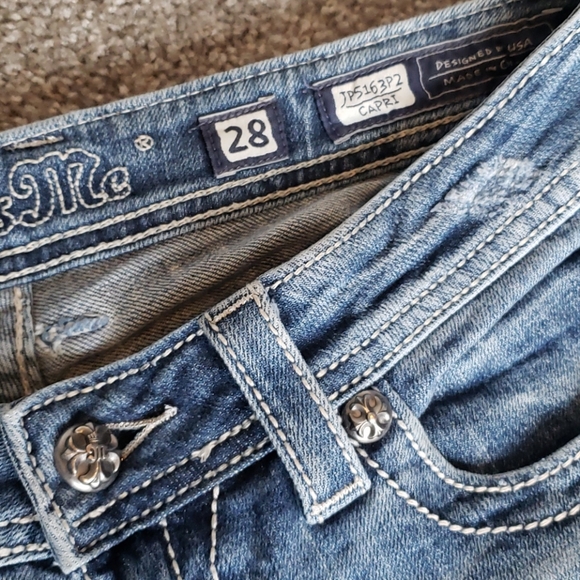 Miss Me Capri Jeans - Picture 5 of 7